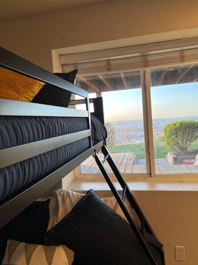 Above Ground Basement Apartment 2 Bedroom 1 B Retreat With Gorgeous View Draper Eksteriør billede
