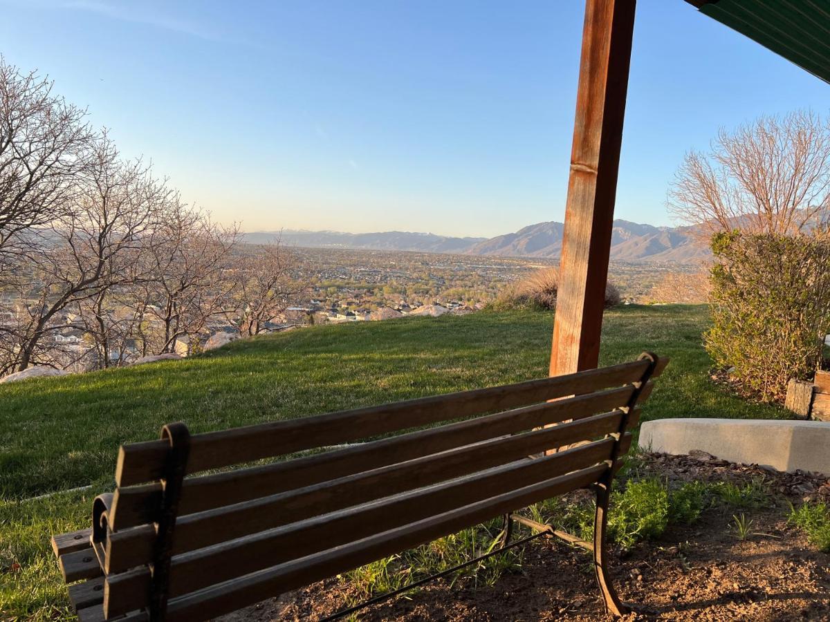 Above Ground Basement Apartment 2 Bedroom 1 B Retreat With Gorgeous View Draper Eksteriør billede